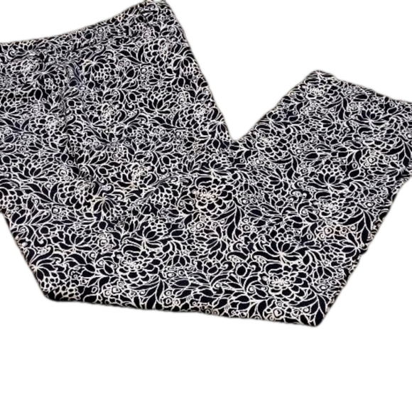 Talbots size 8 ankle stretch pants in a blue and white floral Print - Picture 1 of 10